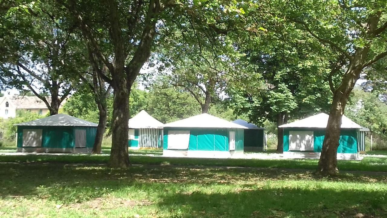 فندق Aire-sur-lʼAdourفي  Camping Les Ombrages De L'Adour المظهر الخارجي الصورة